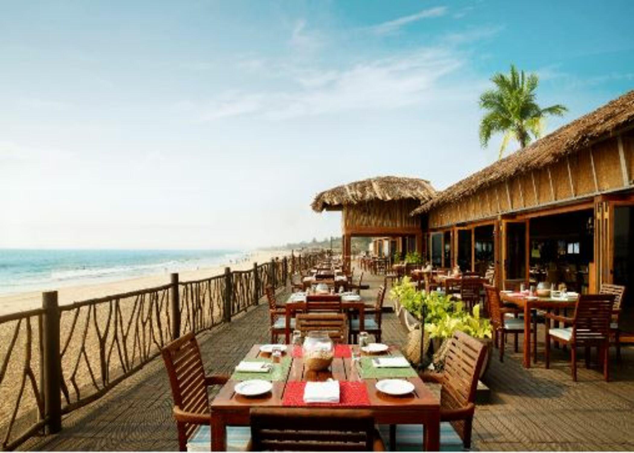 Sinquerim Taj Fort Aguada Resort & Spa, Goa מראה חיצוני תמונה The restaurant at the beach