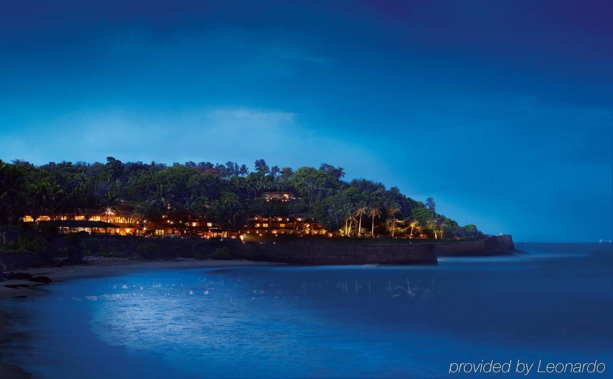 Sinquerim Taj Fort Aguada Resort & Spa, Goa מראה חיצוני תמונה The resort at night