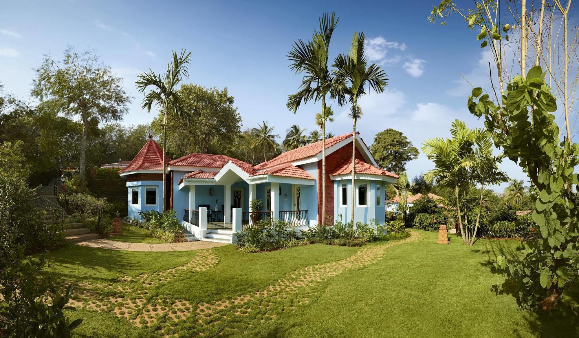 Sinquerim Taj Fort Aguada Resort & Spa, Goa מראה חיצוני תמונה A typical house in the village
